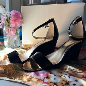 #SOLD black patent‎ leather open toe wedge ankle strap sandal size 8